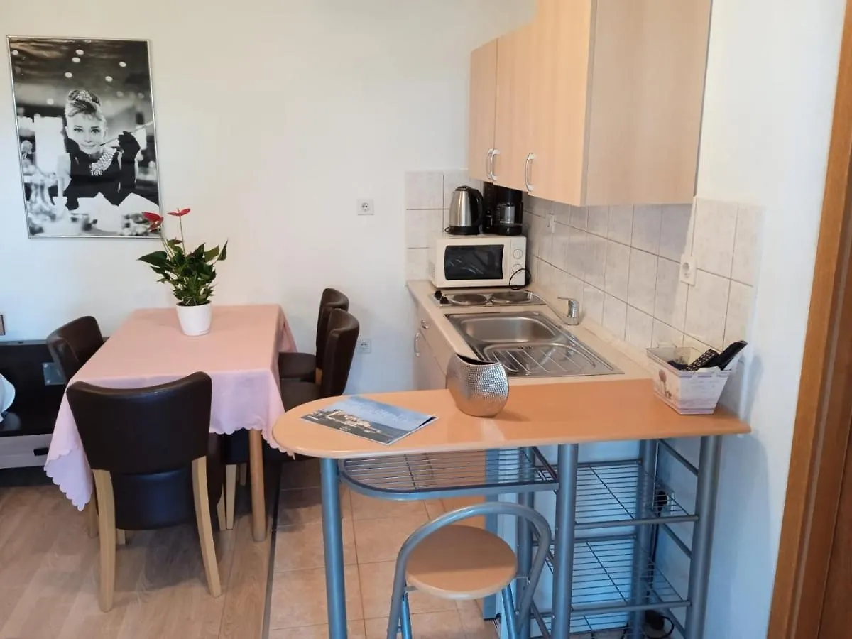 Pelivan Apartments Kastela 0*,