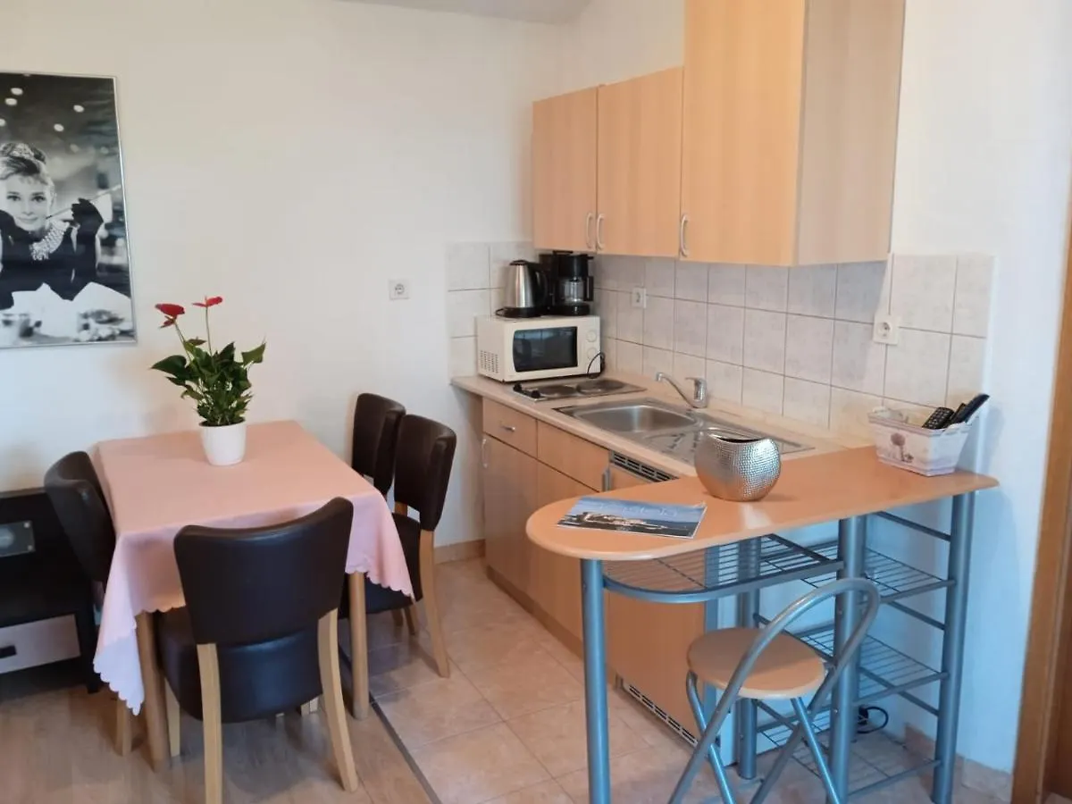 Pelivan Apartments Kastela Croatia